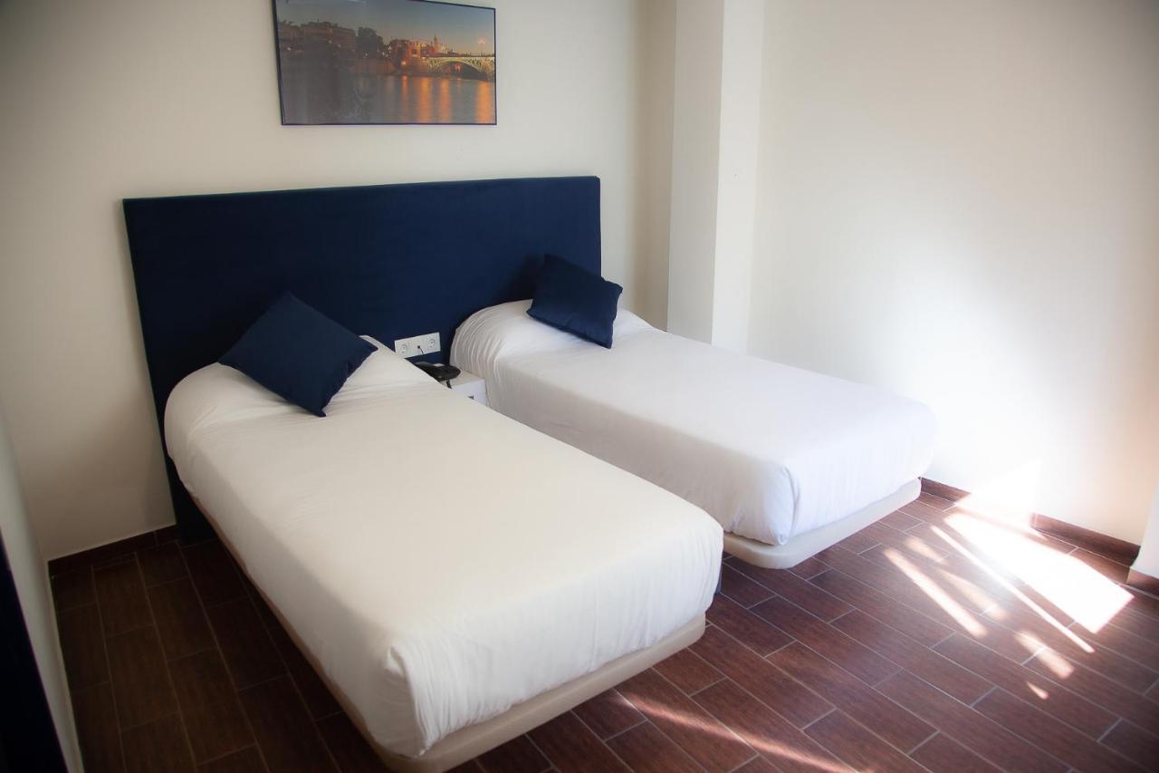 Noches En Triana Hotel Seville Exterior photo