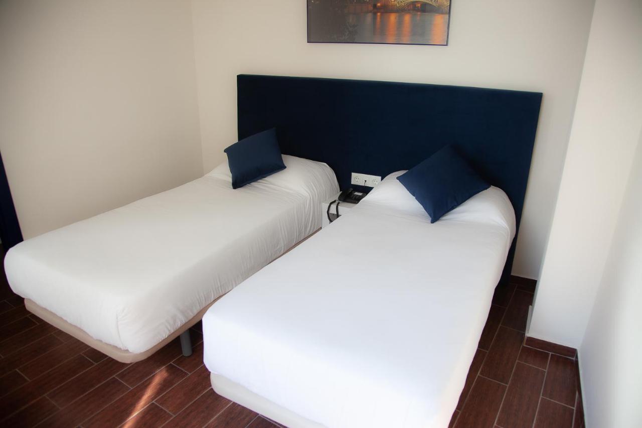 Noches En Triana Hotel Seville Exterior photo