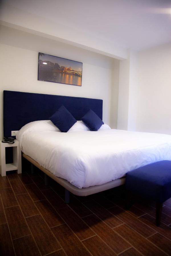 Noches En Triana Hotel Seville Exterior photo
