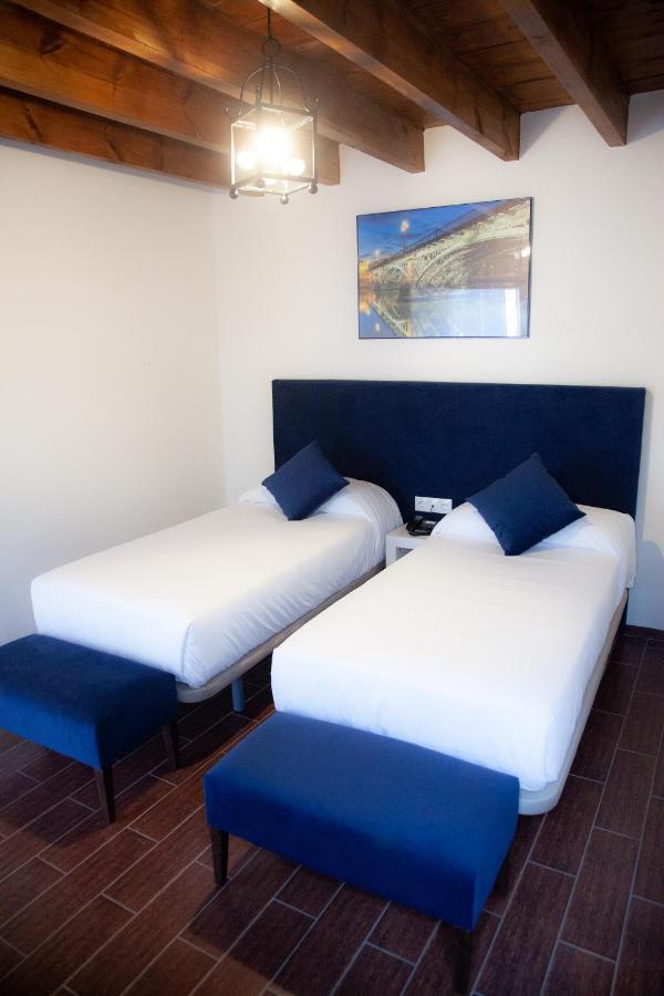 Noches En Triana Hotel Seville Exterior photo